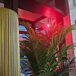 Victoria Proche Stade De Rugby Et Centre Hotel 3*
