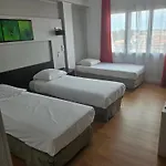 Victoria Proche Stade De Rugby Et Centre Hotel