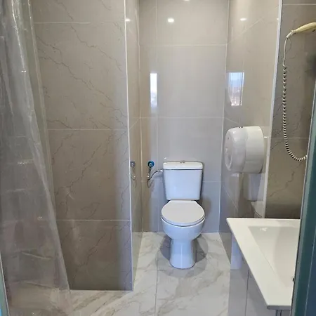 Otel Victoria Proche Stade De Rugby Et Centre Perpignan