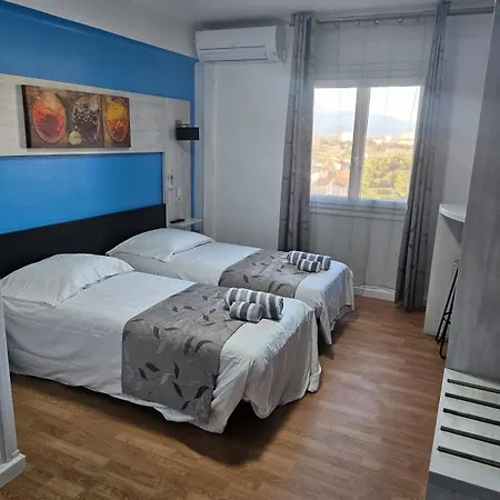 Victoria Hotel 3*