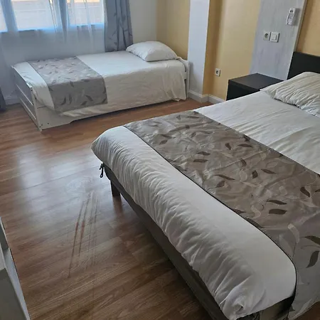 Victoria Proche Stade De Rugby Et Centre 3*